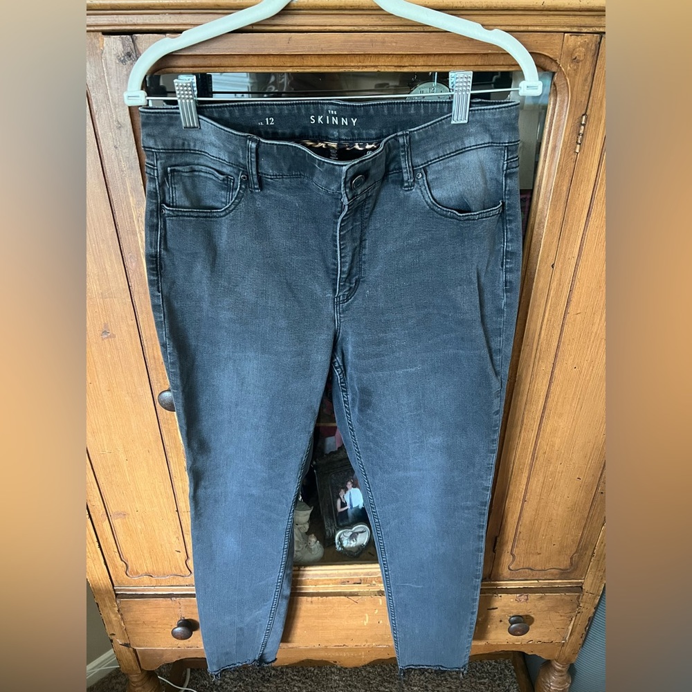 WHBM faded black skinny jeans ankle length.